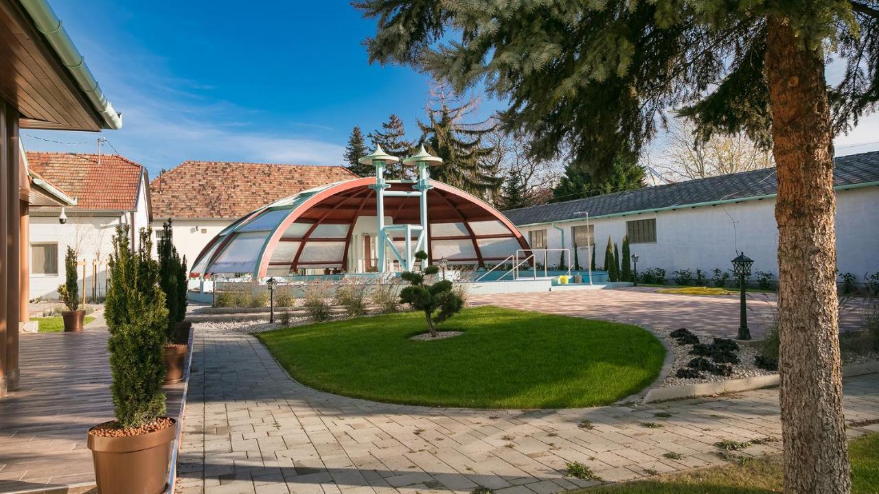 Aquasol Resort Mosonmagyaróvár Екстериор снимка